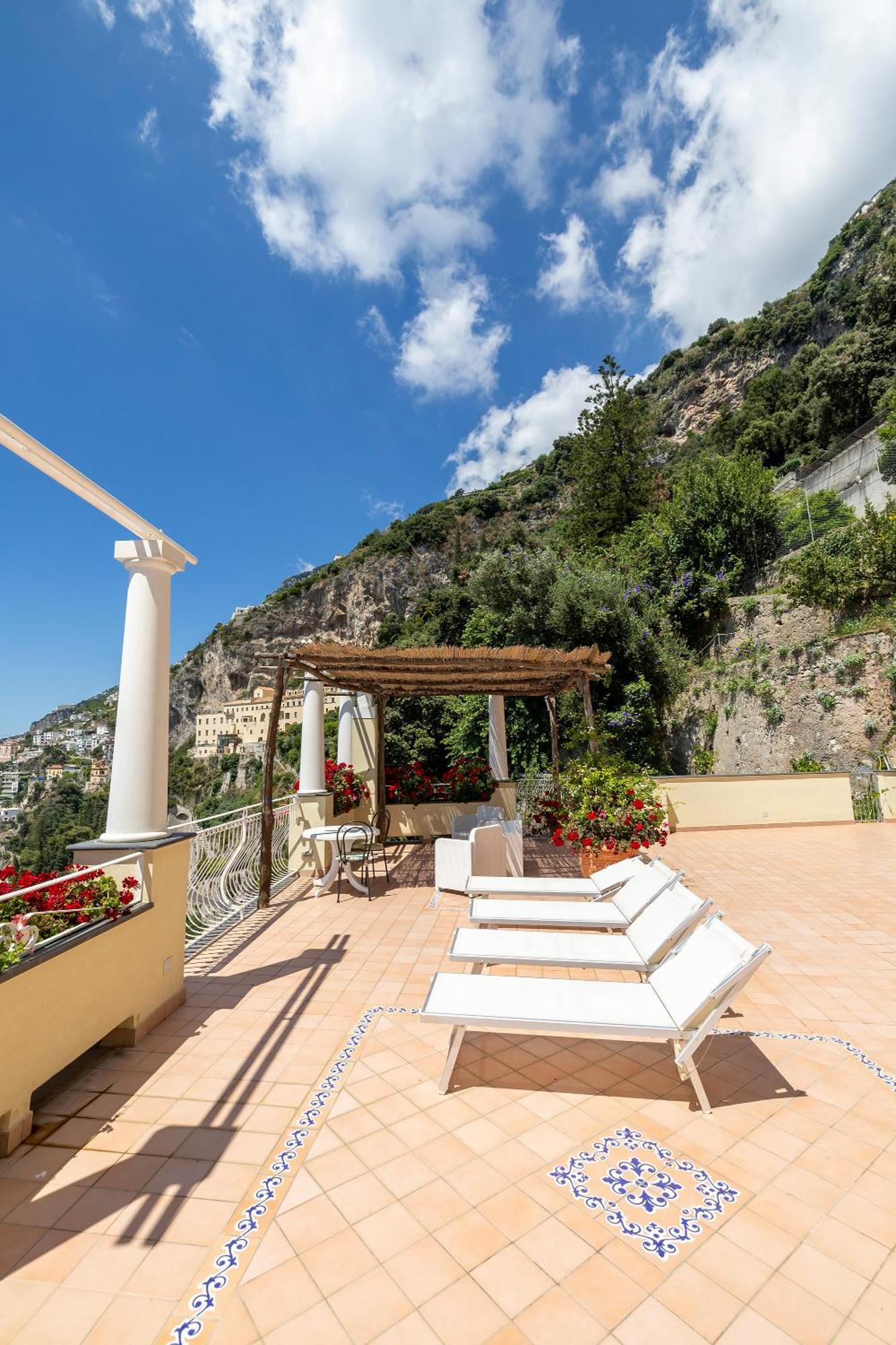 Design Sea View Accessible By 250 Steps Apartment Amalfi